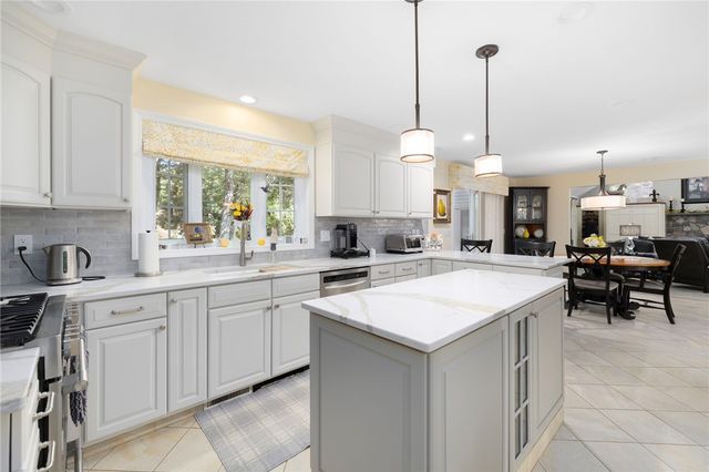 8 Princess Pine Road, Lincoln, RI 02865