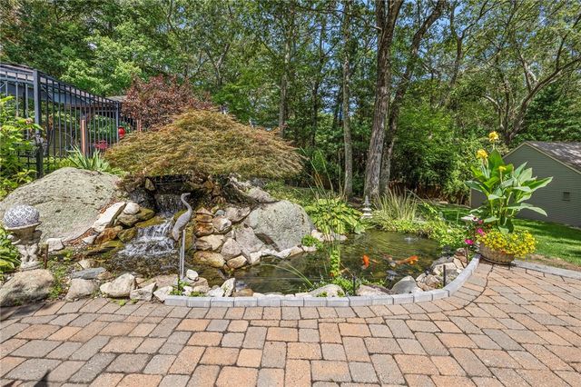 8 Princess Pine Road, Lincoln, RI 02865