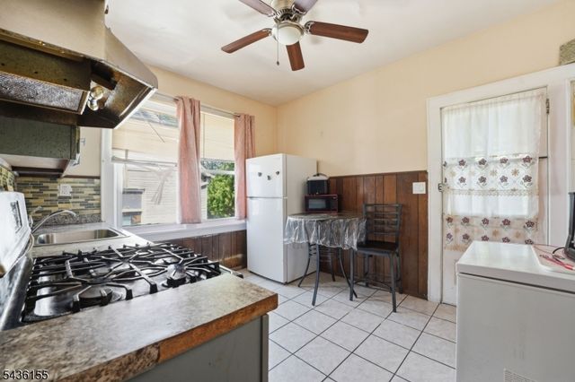 23 Orchard St, Elizabeth City, NJ 07208