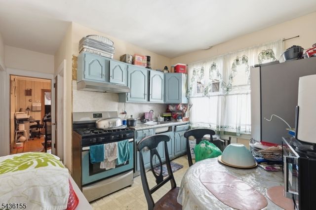 23 Orchard St, Elizabeth City, NJ 07208