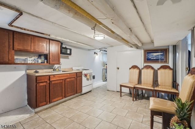 23 Orchard St, Elizabeth City, NJ 07208