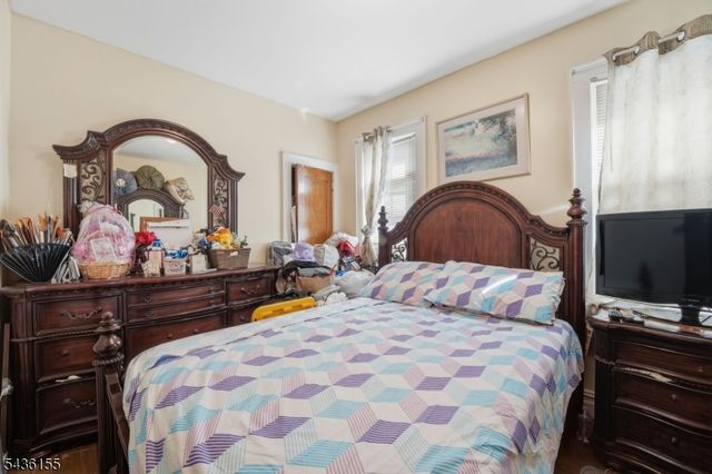 23 Orchard St, Elizabeth City, NJ 07208