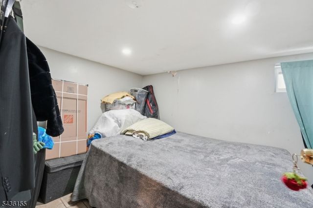 23 Orchard St, Elizabeth City, NJ 07208