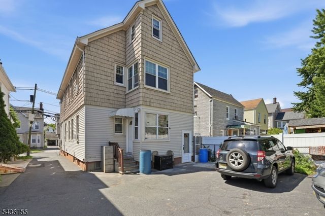 23 Orchard St, Elizabeth City, NJ 07208