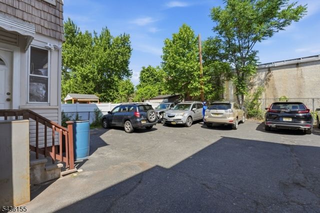 23 Orchard St, Elizabeth City, NJ 07208