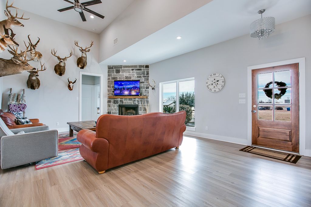 Image 8 of property listing at 2610 Oak Hills Trail, San Angelo, TX 76904