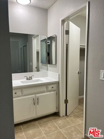 10540 Balboa Boulevard 214, Granada Hills (los Angeles), CA 91344