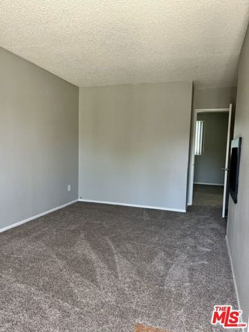 10540 Balboa Boulevard 214, Granada Hills (los Angeles), CA 91344