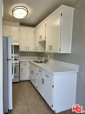 10540 Balboa Boulevard 214, Granada Hills (los Angeles), CA 91344