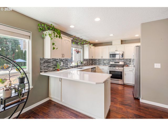 3120 N IVY Dr, Newberg, OR 97132