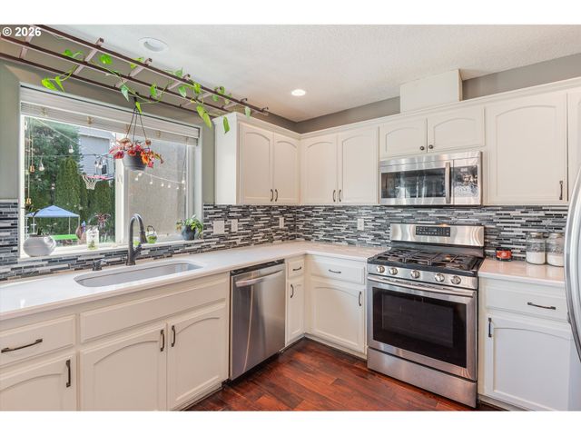 3120 N IVY Dr, Newberg, OR 97132