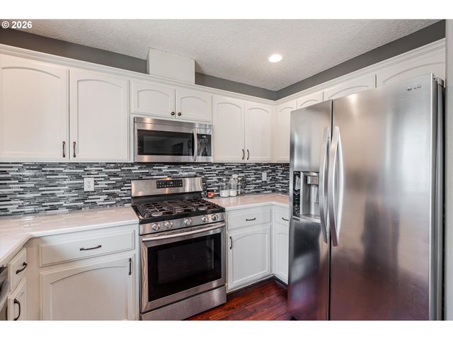 3120 N IVY Dr, Newberg, OR 97132