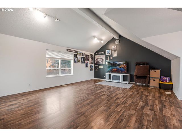 3120 N IVY Dr, Newberg, OR 97132