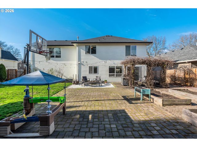 3120 N IVY Dr, Newberg, OR 97132