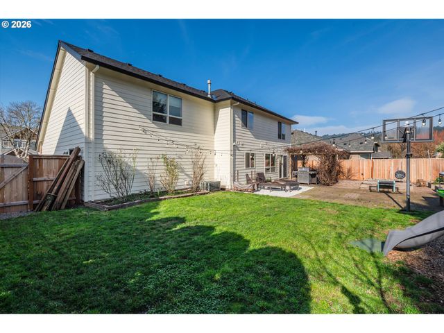 3120 N IVY Dr, Newberg, OR 97132