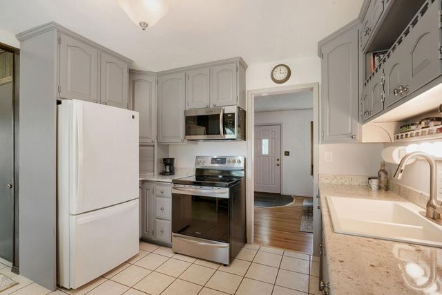 9242 15th Avenue S, Bloomington, MN 55425