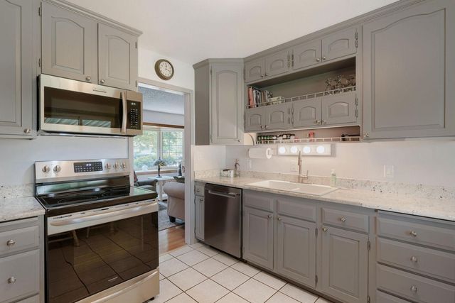 9242 15th Avenue S, Bloomington, MN 55425