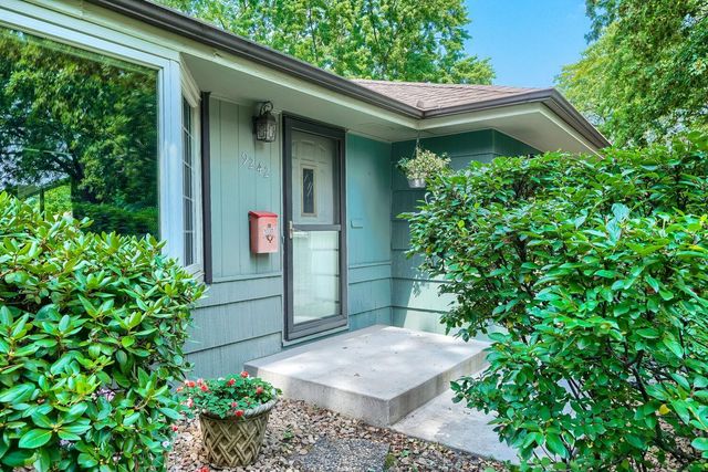9242 15th Avenue S, Bloomington, MN 55425