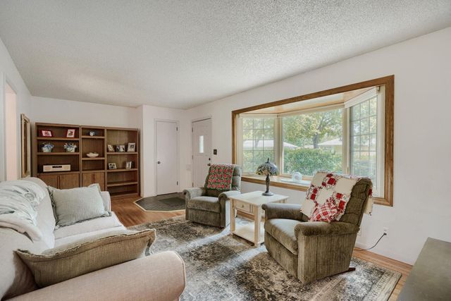 9242 15th Avenue S, Bloomington, MN 55425