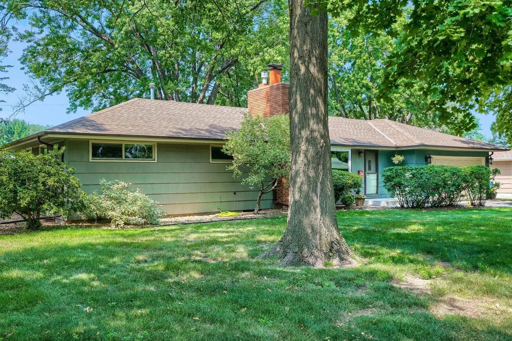 9242 15th Avenue S, Bloomington, MN 55425 — photo 2