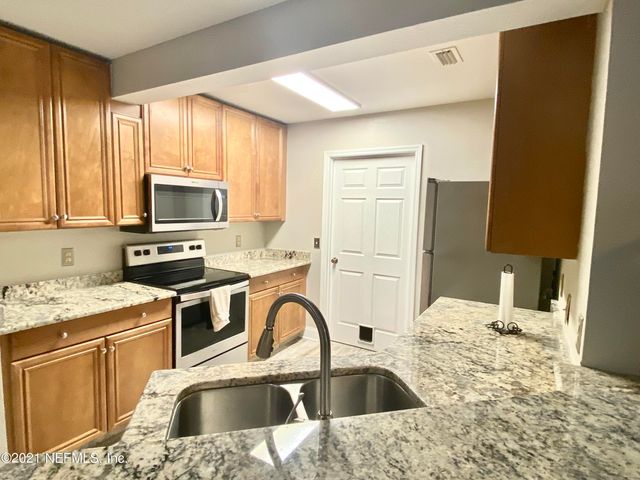 29 ARBOR CLUB Drive 209, Ponte Vedra Beach, FL 32082