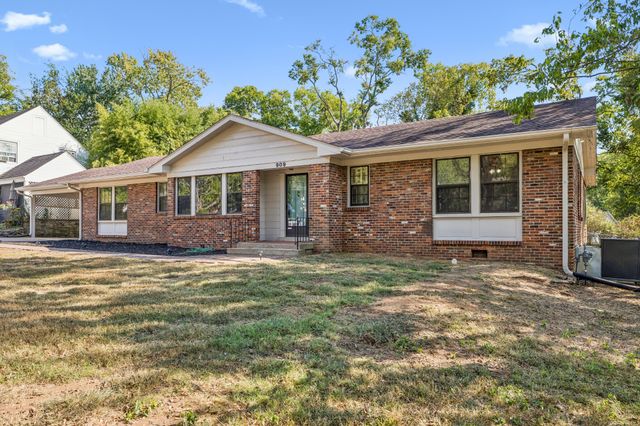 909 Hillcrest Ave, Columbia, TN 38401