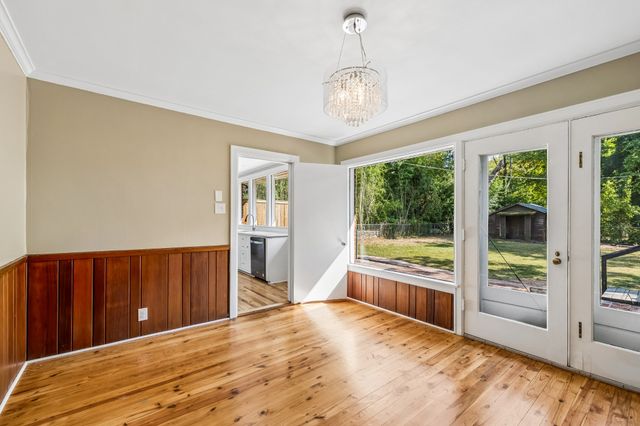 909 Hillcrest Ave, Columbia, TN 38401