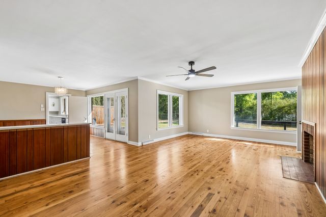 909 Hillcrest Ave, Columbia, TN 38401