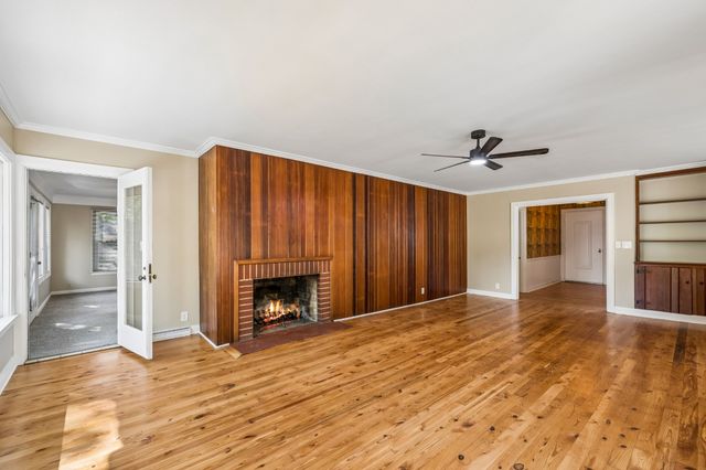 909 Hillcrest Ave, Columbia, TN 38401