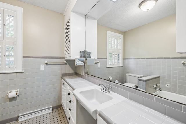 909 Hillcrest Ave, Columbia, TN 38401