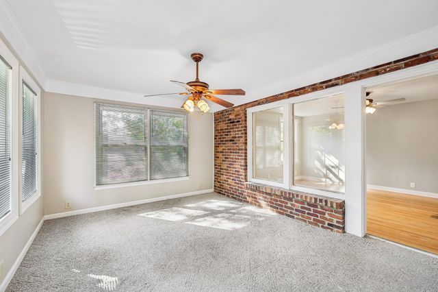 909 Hillcrest Ave, Columbia, TN 38401