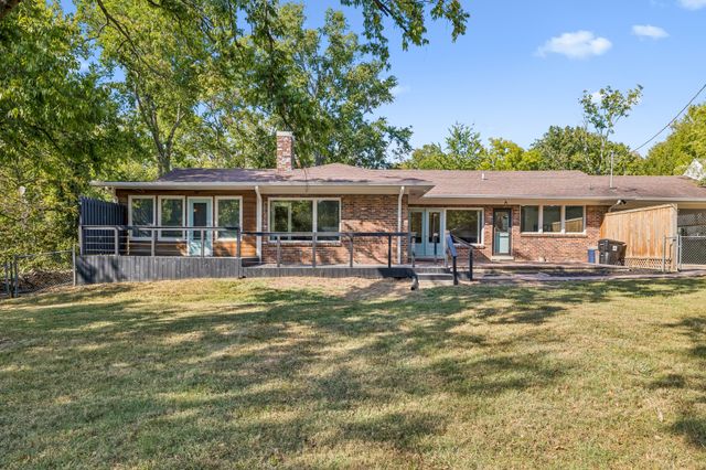 909 Hillcrest Ave, Columbia, TN 38401