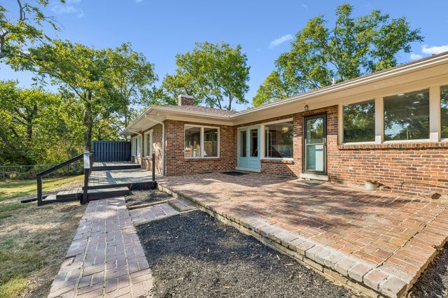 909 Hillcrest Ave, Columbia, TN 38401