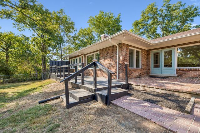 909 Hillcrest Ave, Columbia, TN 38401