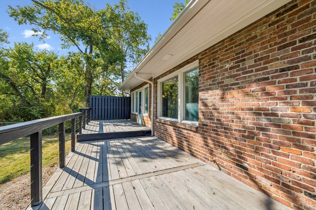909 Hillcrest Ave, Columbia, TN 38401