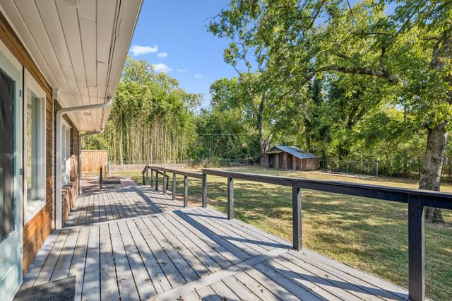 909 Hillcrest Ave, Columbia, TN 38401