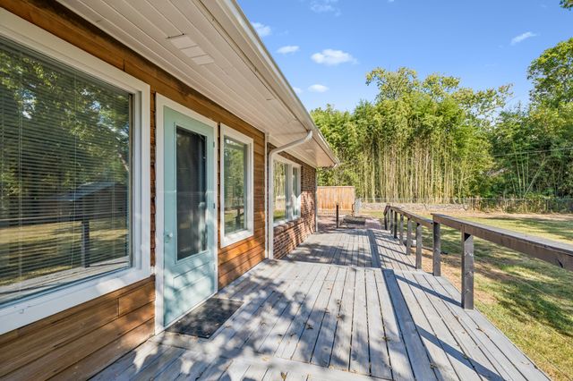 909 Hillcrest Ave, Columbia, TN 38401