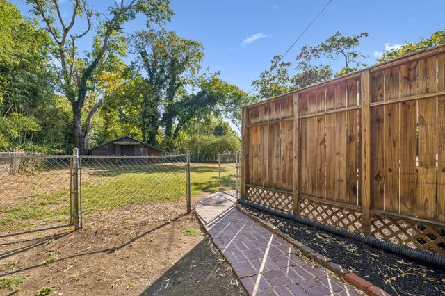 909 Hillcrest Ave, Columbia, TN 38401
