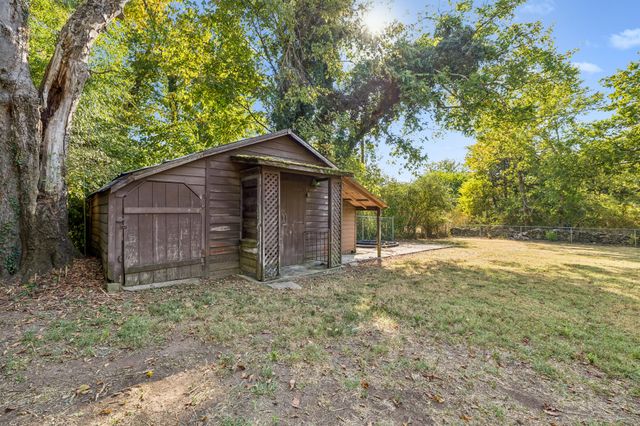 909 Hillcrest Ave, Columbia, TN 38401