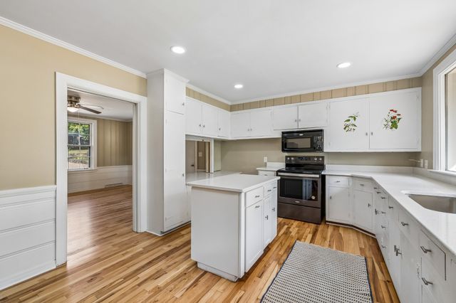 909 Hillcrest Ave, Columbia, TN 38401