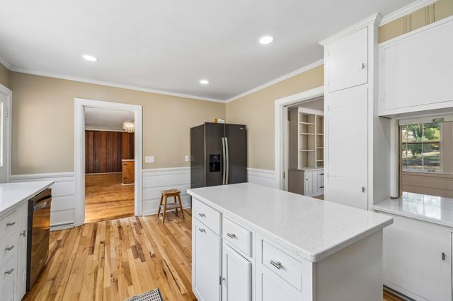 909 Hillcrest Ave, Columbia, TN 38401