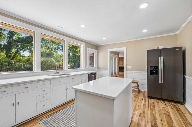 909 Hillcrest Ave, Columbia, TN 38401