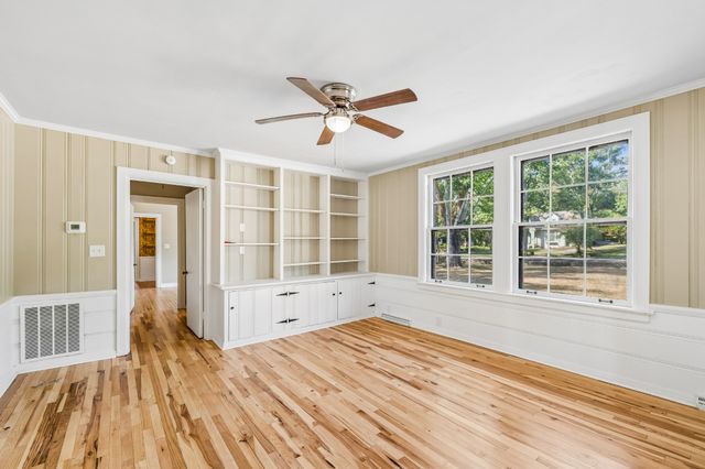 909 Hillcrest Ave, Columbia, TN 38401