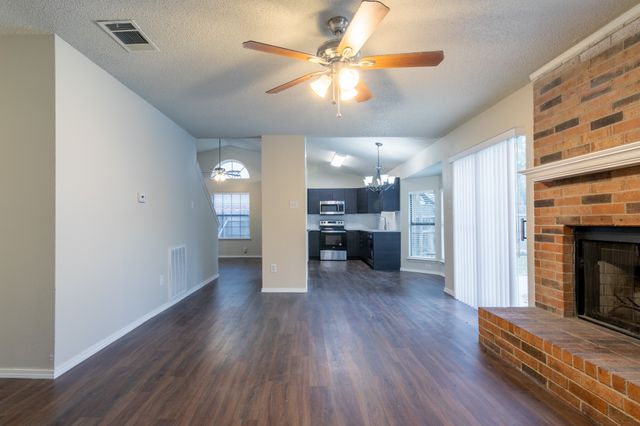 2239 Turf Club Drive, Arlington, TX 76017