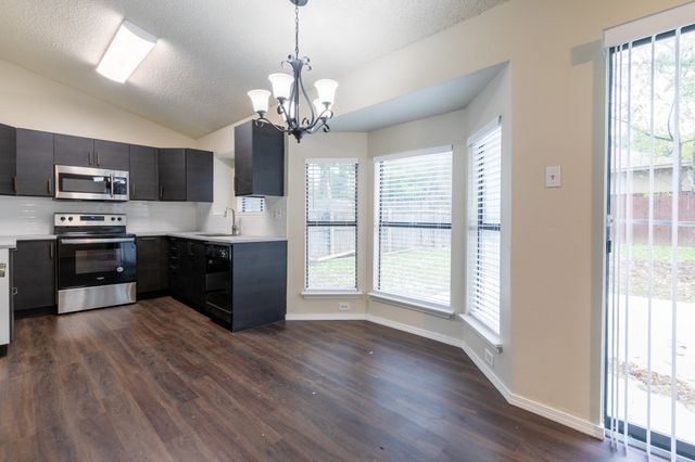 2239 Turf Club Drive, Arlington, TX 76017
