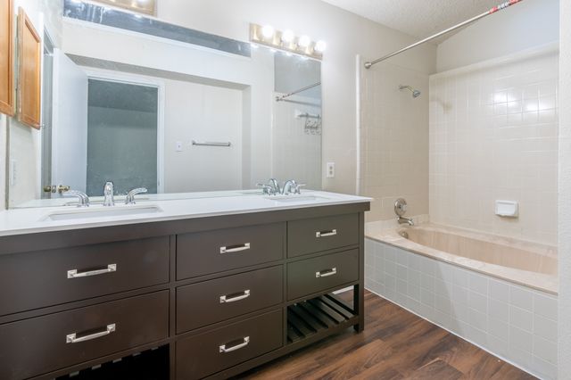 2239 Turf Club Drive, Arlington, TX 76017