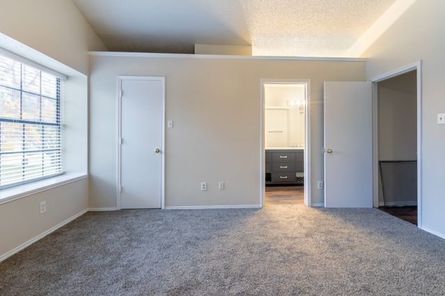 2239 Turf Club Drive, Arlington, TX 76017