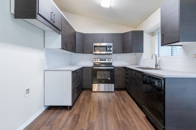 2239 Turf Club Drive, Arlington, TX 76017