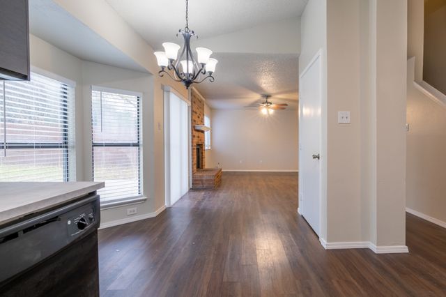 2239 Turf Club Drive, Arlington, TX 76017