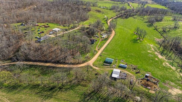 1499 County Road 380, Koshkonong, MO 65692